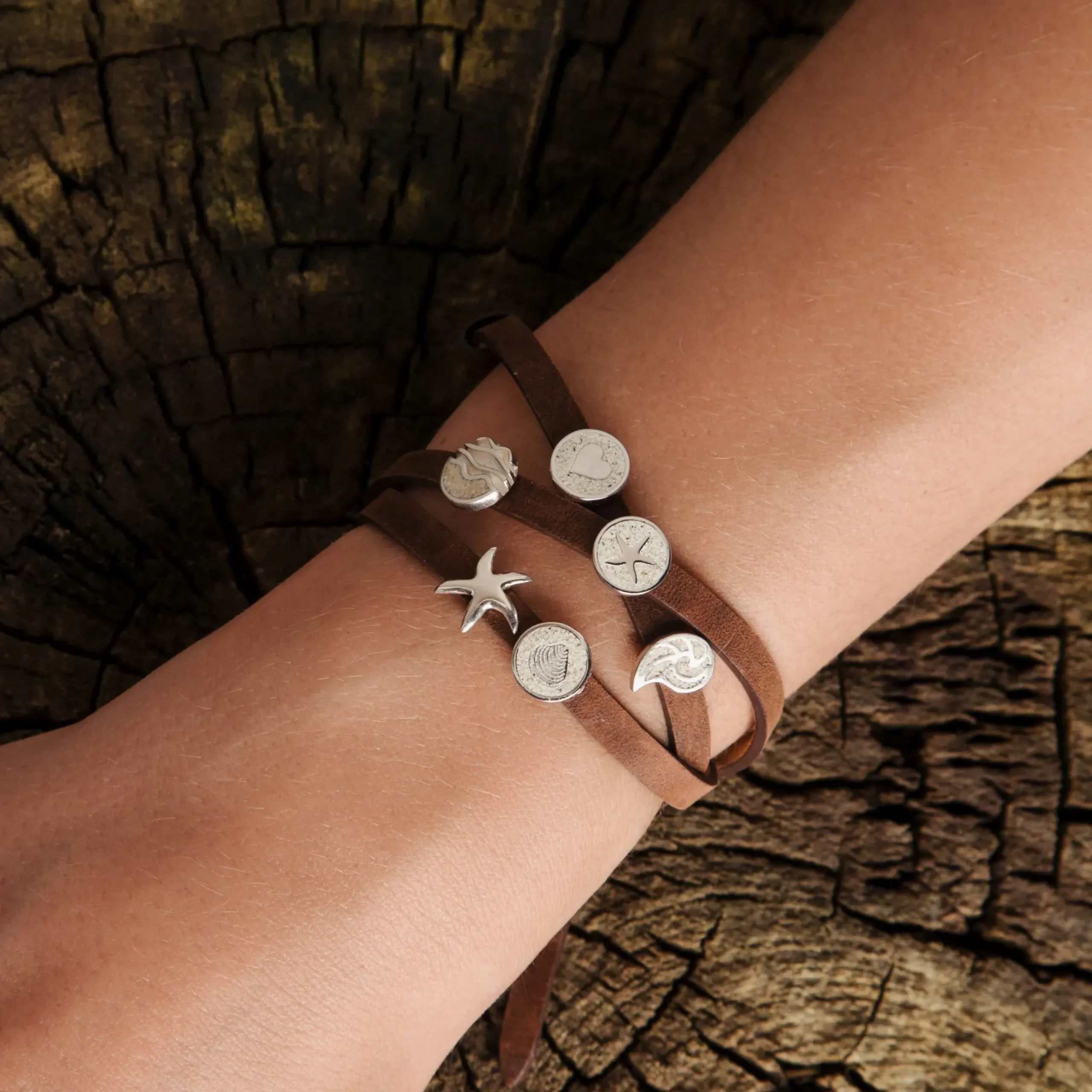 Lederarmband, schwarz mit Lavasandelement